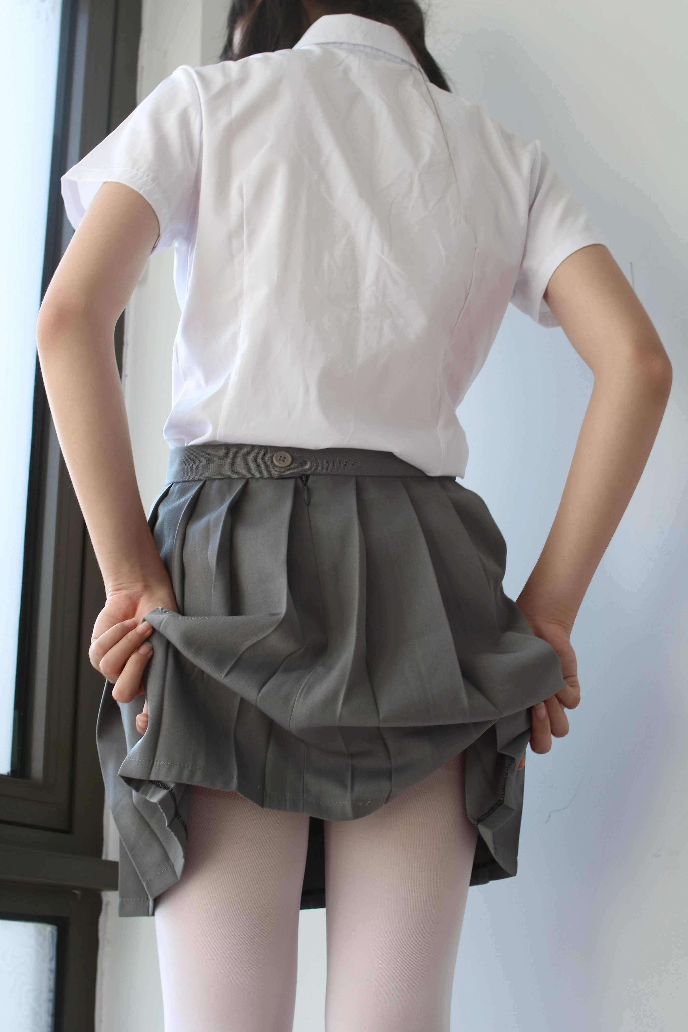 森萝财团 [BETA-029] 玩手机的白丝少女 [182P]插图7